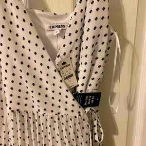 Express s/p black dot brand new wrap dress